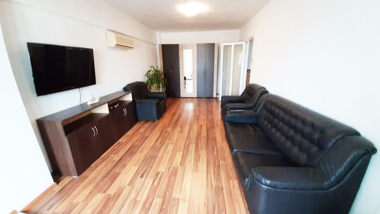 Ultracentral - Apartament Modern - Panoramic View Bacău Buitenkant foto